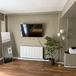 Spacious Studio Flat Next To Earls Court Station