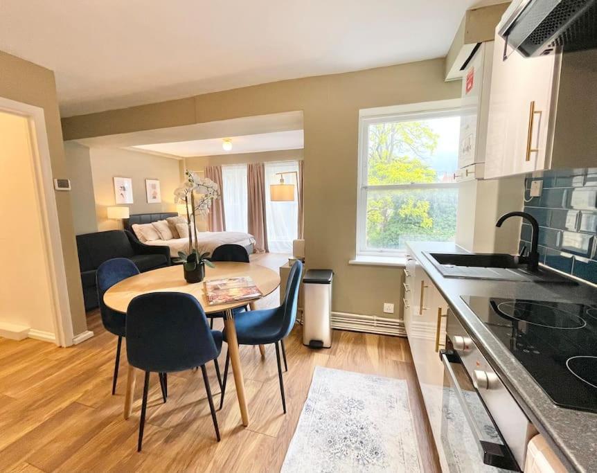 Appartamento Spacious Flat Next To Earls Court Station
