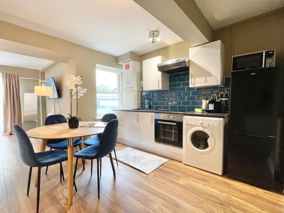 Spacious Flat Next To Earls Court Station Appartamento