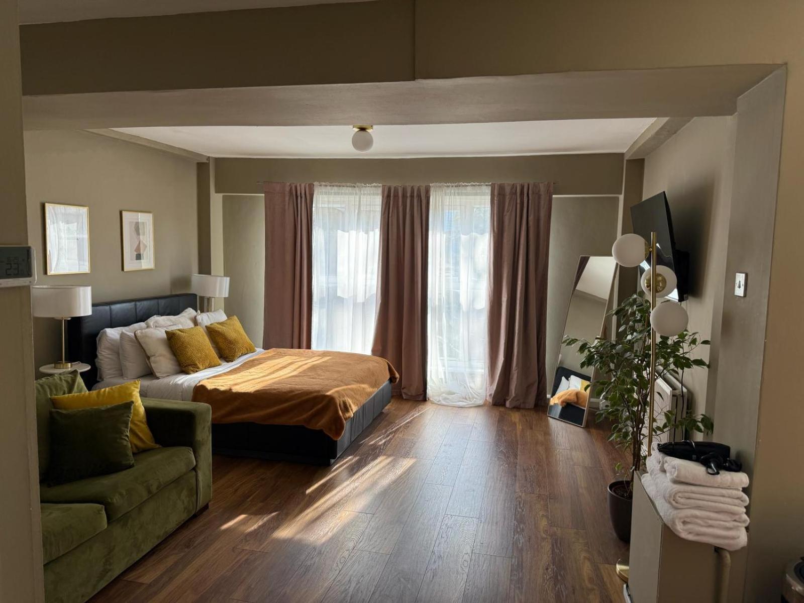Spacious Flat Next To Earls Court Station Appartamento Londra